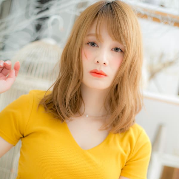 ことりベージュ小顔外国人風シースルーバング ハイトーンカラー