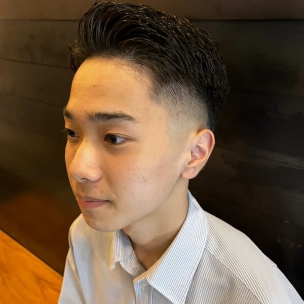 フェードカット　サイドパート　アップバング　バーバー