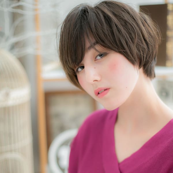 くすみカラー前下がり小顔ナチュラルマッシュ　アッシュオリーブ