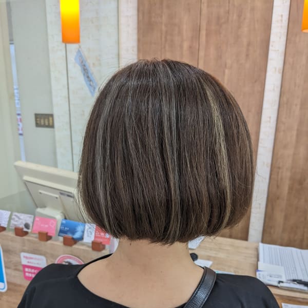 丸みボブ+ハイライト