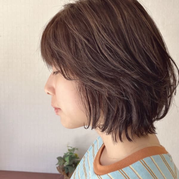 動きがかわいいショートボブ|ecru