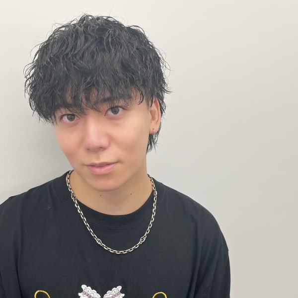 ツイストスパイラル波打ちスパイラルセンターパート刈り上げ束感