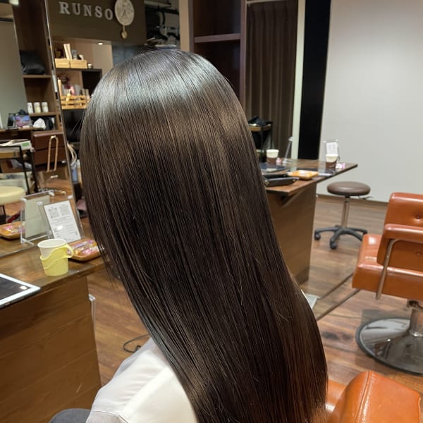 似合わせカットと美髪ストレートで扱いやすいヘアスタイルを♪