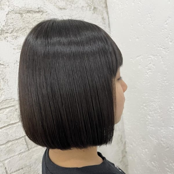 顎下切りっぱなしボブで愛され可愛く♪