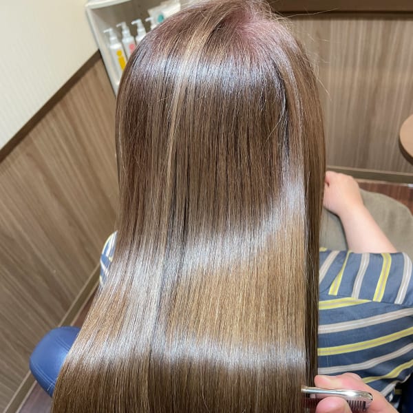 【三智也スタイル】脱白髪染め♪魅せるグレイヘアー|PRIDE ROCK HAIR