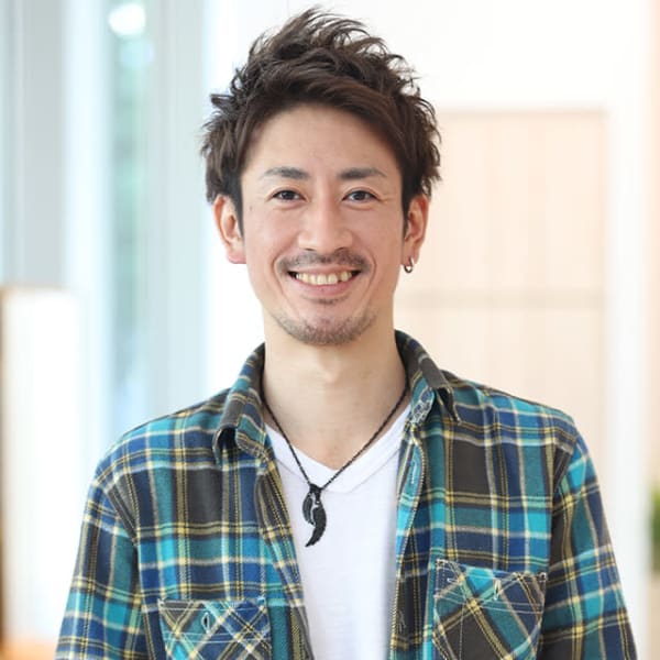 ヘアーカッティングガーデン ジャック・モアザン 横浜店【ジャックモアザン】のスタッフ紹介。佐藤 祐也