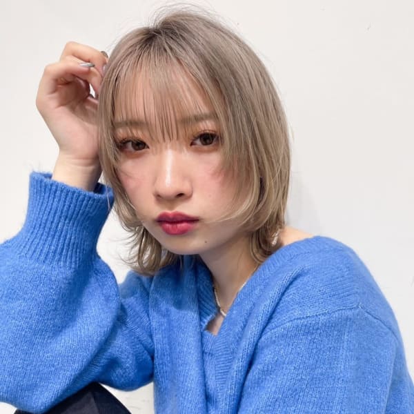 顔周りレイヤー　ミルクティーベージュ　ショートウルフ