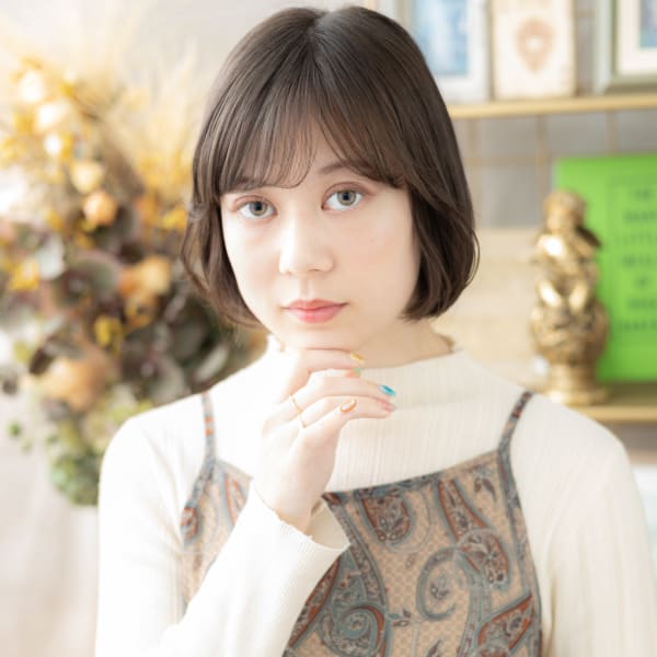 グレージュアッシュシースルーバング大人ボブ　グレーベージュ