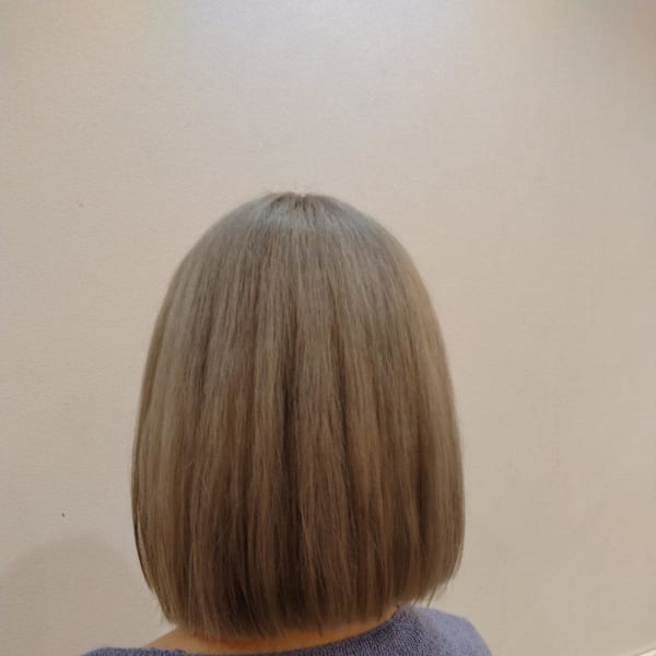 くびレイヤーエモージュ前髪マチルダボブインナーグレージュ