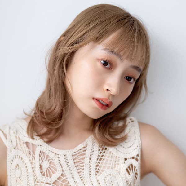 くびれレイヤーボブミディアムハイトーン20代30代|LAKA TOCCA
