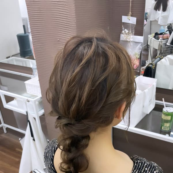 編みおろしポニーテール