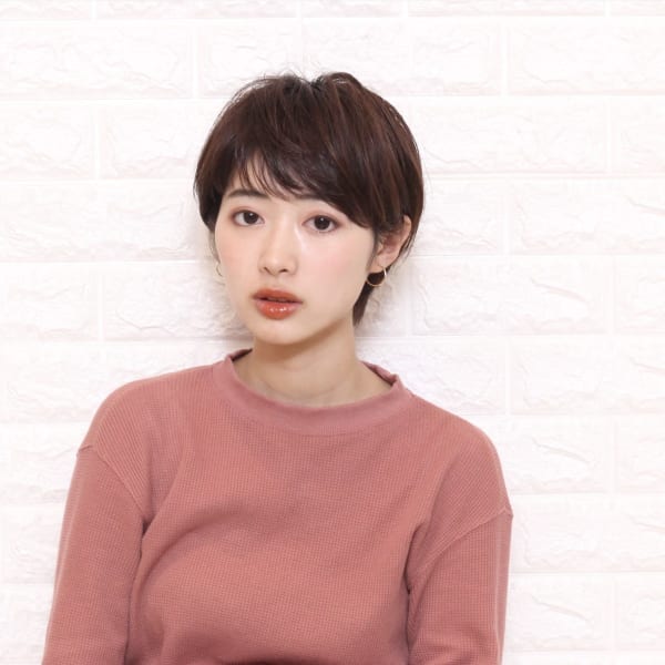 簡単スタイリングできるピンクブラウンショート