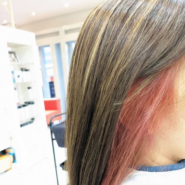 白髪ぼかしハイライト インナーカラーピンク ロング