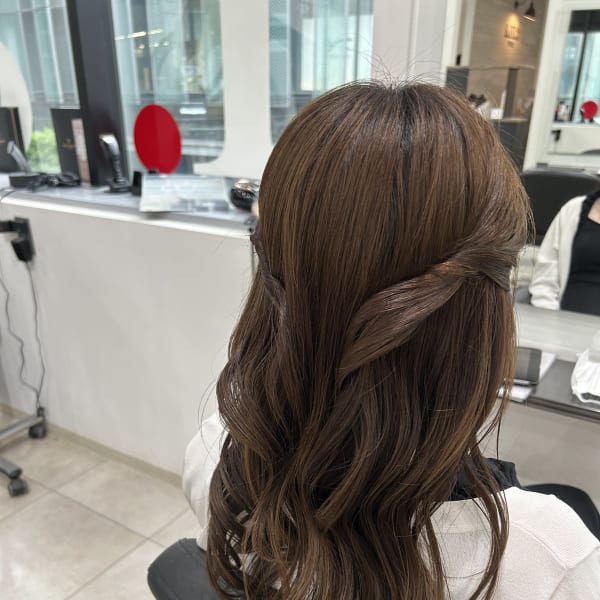 ナチュラルカラー×ヘアアレンジ|e.m.a × Ar be.anca