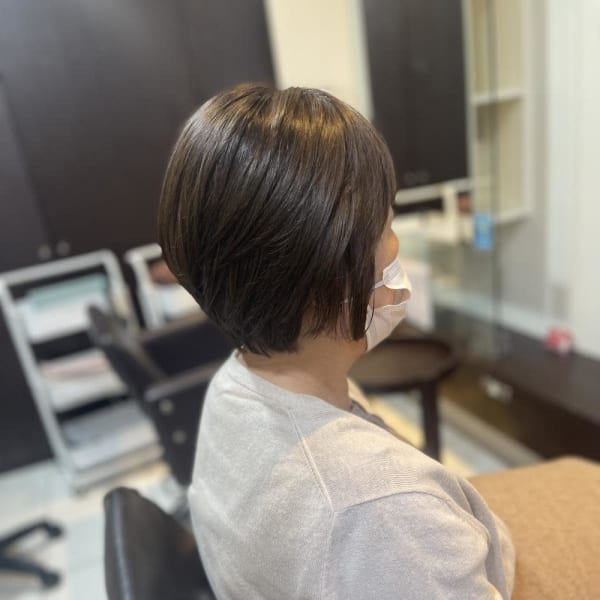 ショートスタイル+白髪ぼかしカラー