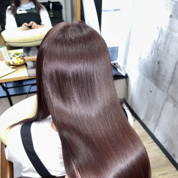 艶と可愛さのあるストレートスタイル