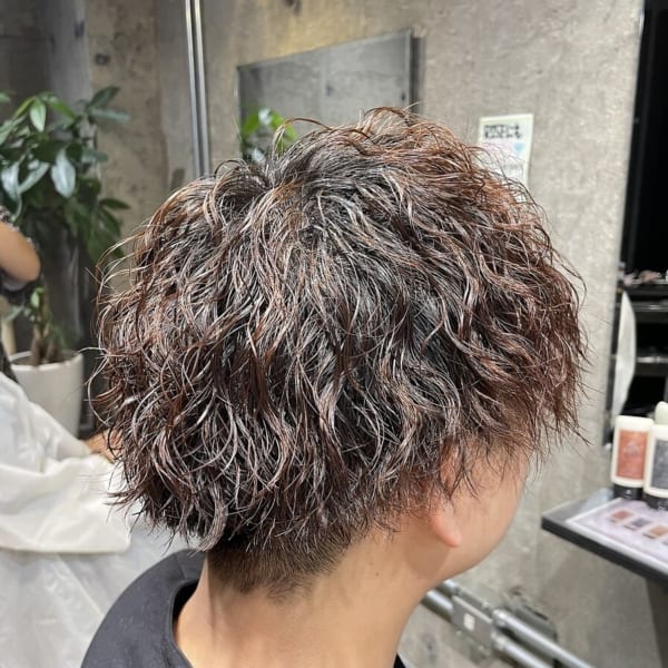 重めでくっきりとした波打ち！束感ショートツイストスパイラル！|RISE 綾瀬店