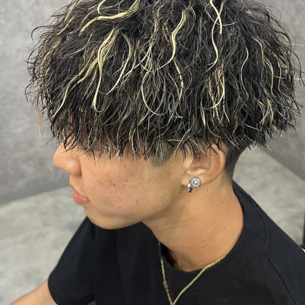 最強メンズスタイル！【ハイライトツイストスパイラルパーマ】|RISE 新小岩店