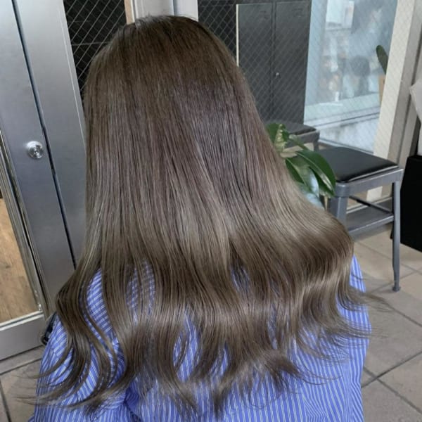 斜めバンググレージュカラー デザインカラー シルキーベージュ