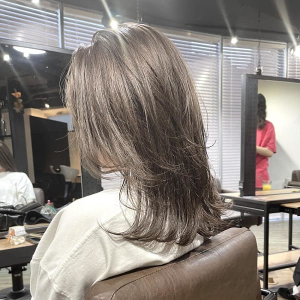 斜めバンググレージュカラー デザインカラー シルキーベージュ