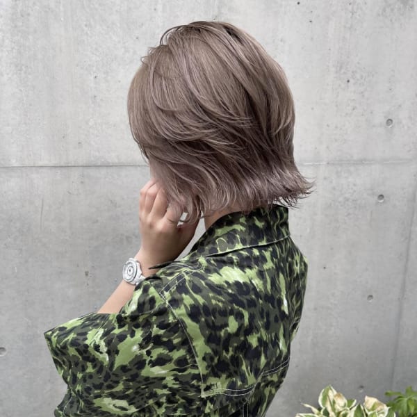 斜めバンググレージュカラー デザインカラー シルキーベージュ