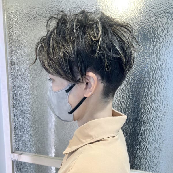 大人可愛い♪刈り上げショート×ハイライト