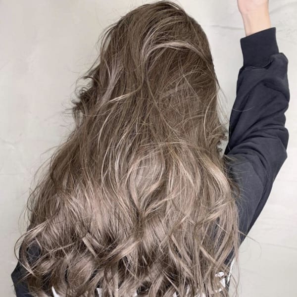 斜めバンググレージュカラー デザインカラー シルキーベージュ