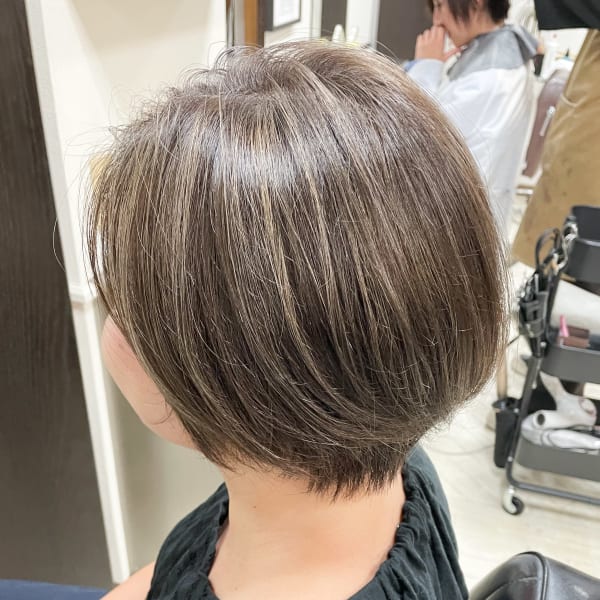 【白髪ぼかし】ハイライトヘア×ショートボブ