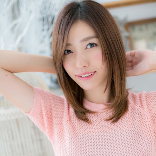 インナーカラーハイトーン小顔ストカールロブ　斜めバング