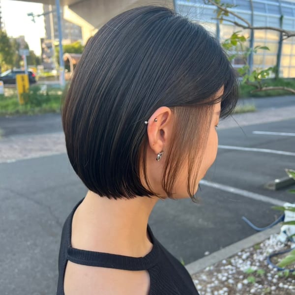 イヤリングカラー インナーカラー ショートボブ