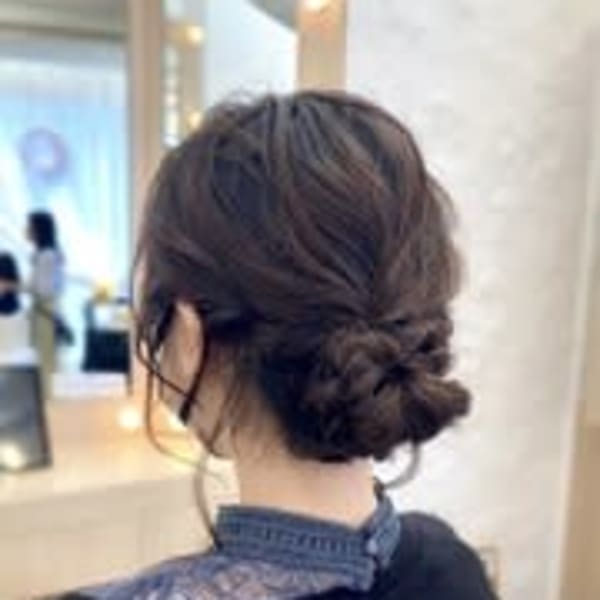 おくれ毛たっぷりゆるふわシニヨンアレンジヘア☆