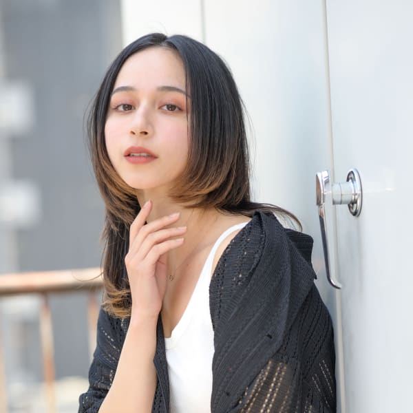 小顔ヘアレイヤーカット×グレーベージュ