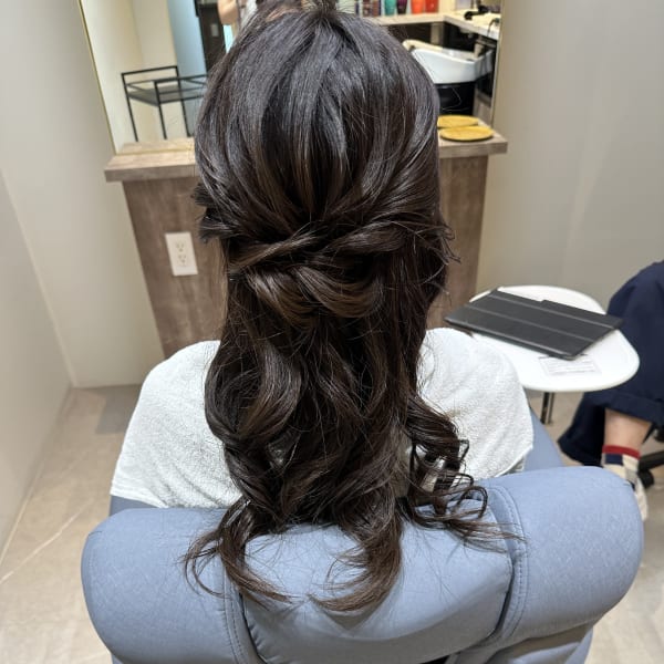 エレガントにまとめ髪