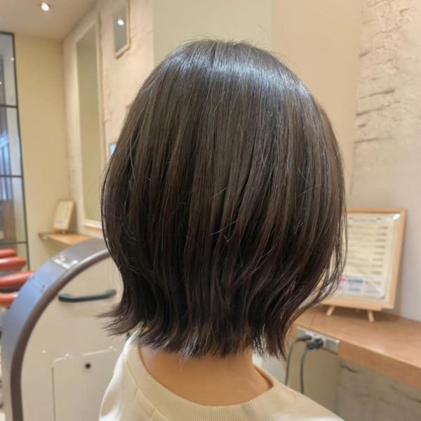 20代30代40代外ハネアッシュグレージュ肩ライン耳掛け