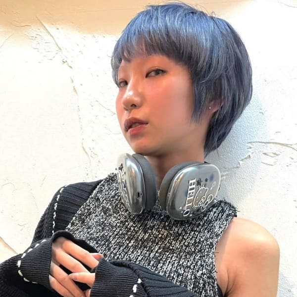 10代20代小顔マッシュショート×透明感ブルーカラー
