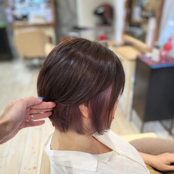 ショートボブ×インナーカラー