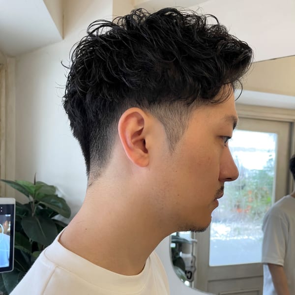 爽やかメンズマッシュショートオフィスOK黒髪アップバング無造