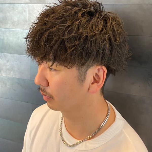 ツイストスパイラルパーマ ベージュカラー ツーブロック