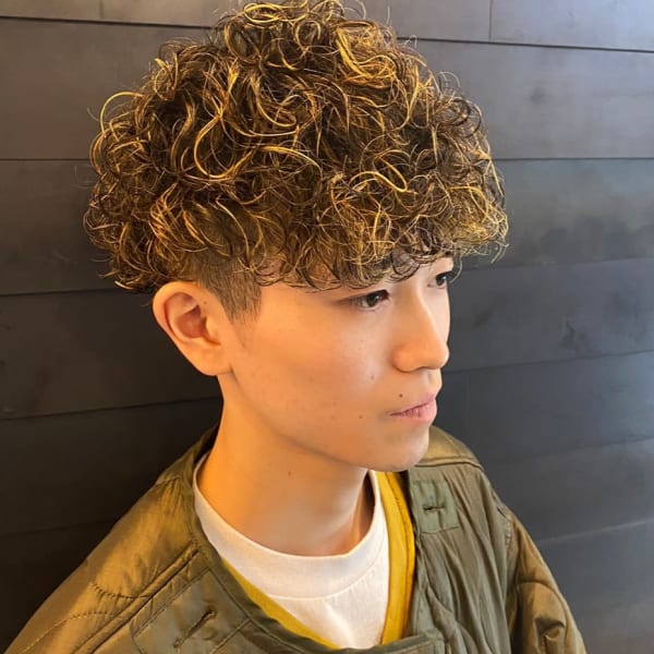 10代20代 ツイストスパイラルパーマ ツーブロック