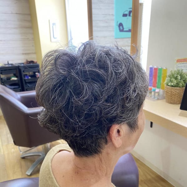 大人のカジュアルパーマ60代/70代
