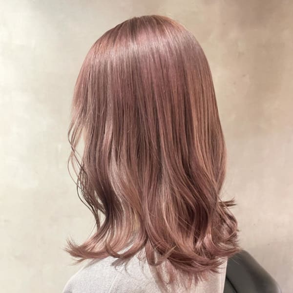 ピンクベージュ