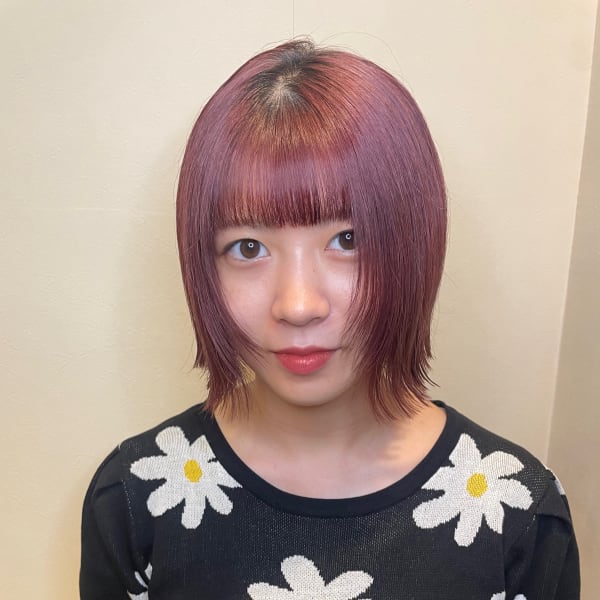 ピンクカラー切りっぱなしボブ