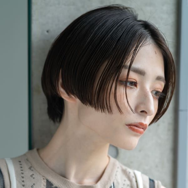 スリークなラインがモードテイストなハンサムマッシュショート|ému 【表参道/青山】 【 emu 】