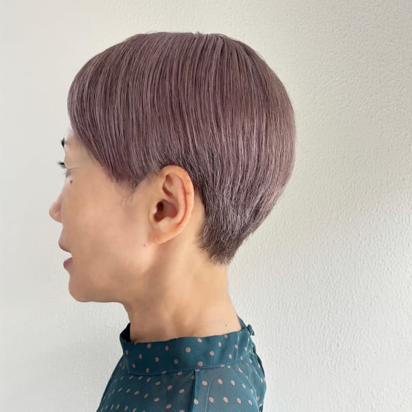 ペールピンク×刈上げショート