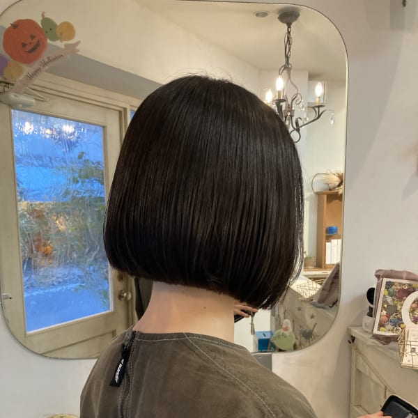 切りっぱなし黒髪ボブコスメストレートで乾かすだけでまとまる