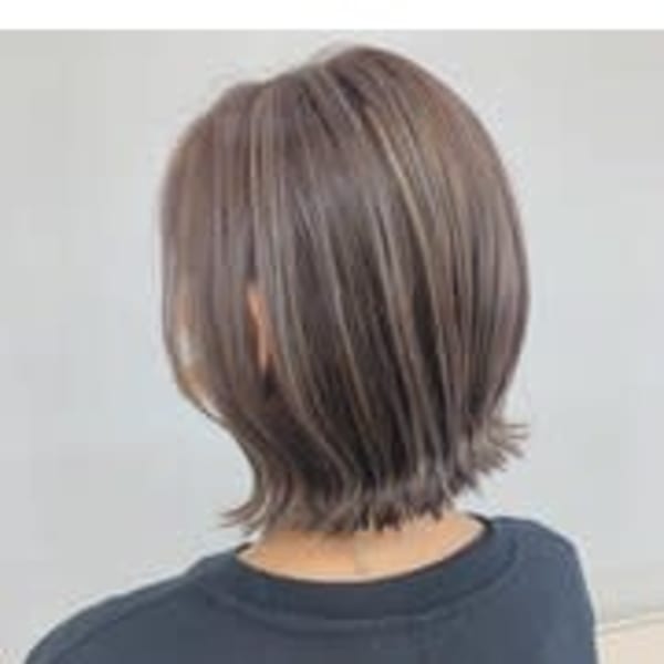 愛されショートボブ艶髪くびレイヤーエモージュ外はねボブ|QUALIS 赤塚店