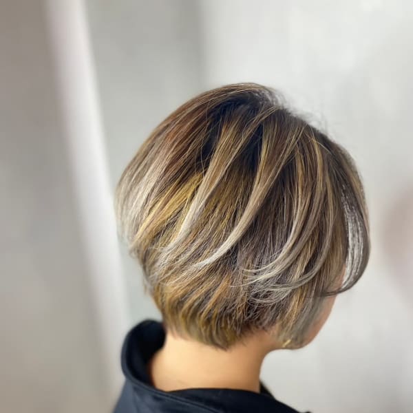 ハイライト ショートボブ 丸みショート 3Dカラー 外国人風