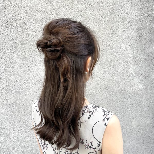 お呼ばれヘアセット　ハーフアップお団子アレンジ
