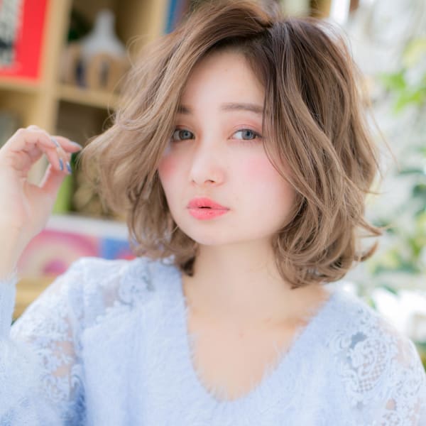 外国人風ハイライトAラインボブこなれヘア ハイトーンカラー