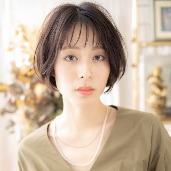 ミルクティーアッシュくせ毛風マッシュボブステップボーンカット